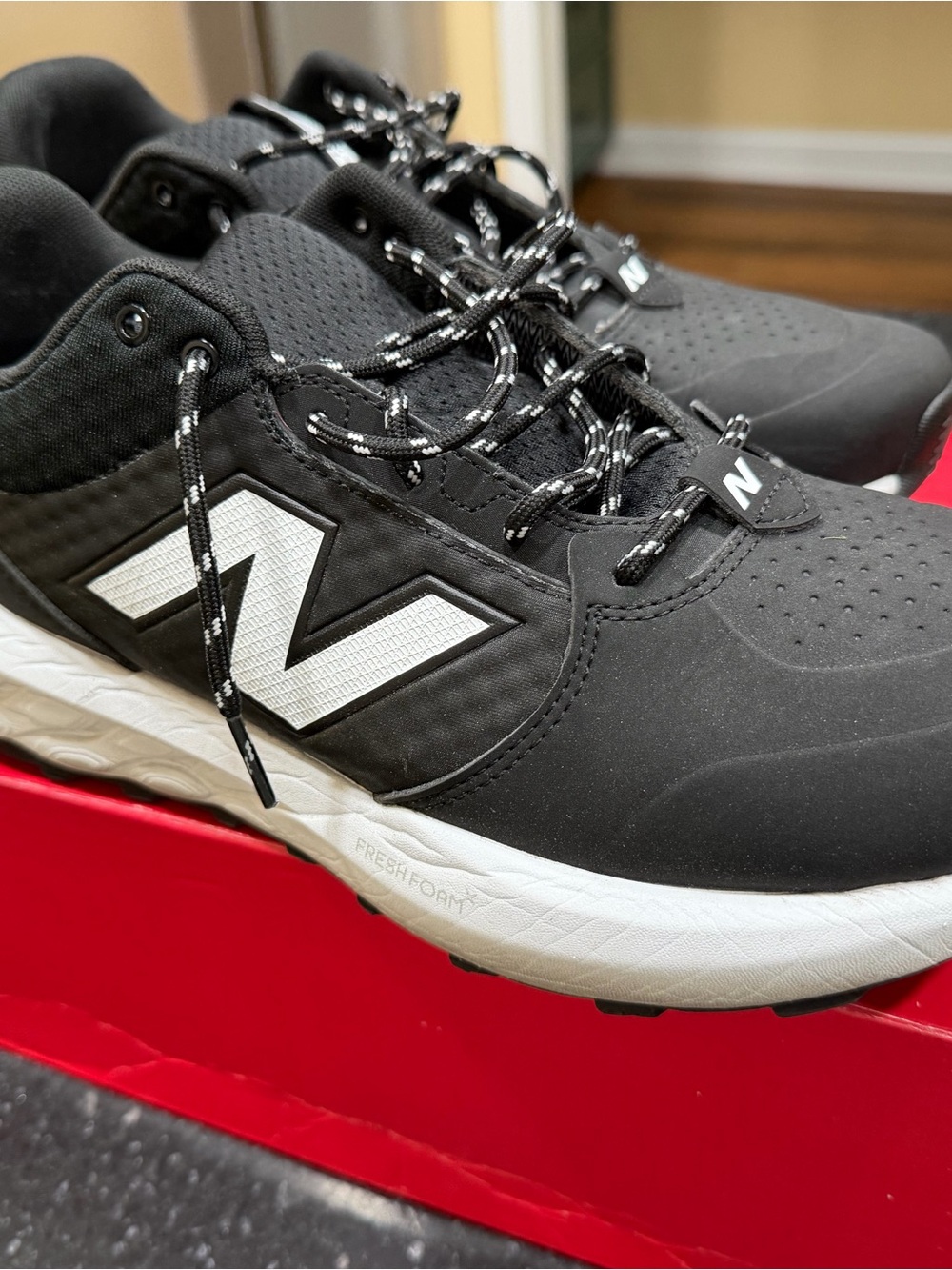 New Balance Men's Black and White Athletic Running Shoes Worn 4 times size 12.5